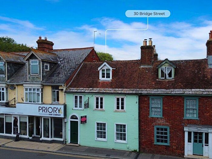 2 Bedroom Flat For Sale In Christchurch Town Centre, BH23