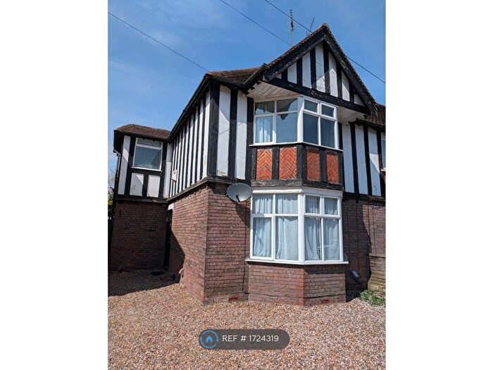 2 Bedroom Semi-Detached House To Rent In Gardenia Avenue, Luton, LU3