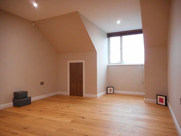 1 Bedroom Flat To Rent In East Barnet Road, Barnet, North London, EN4