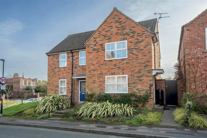 2 Bedroom Flat To Rent In Pasture Farm Close, Fulford, York, YO10