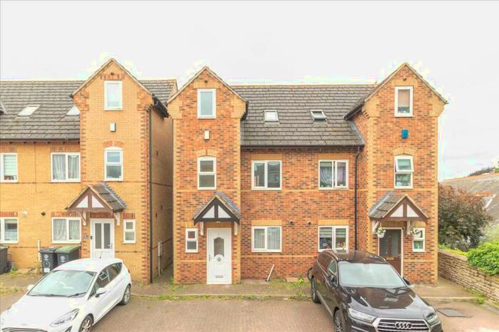 4 Bedroom Semi-Detached House To Rent In Christine Court, Raunds, NN9