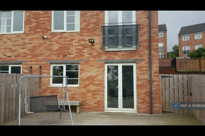 3 Bedroom End Of Terrace House To Rent In Bridges View, Gateshead, NE8