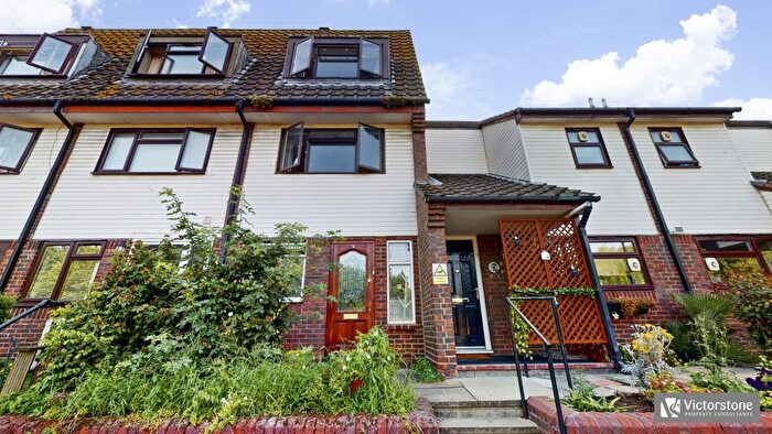 4 Bedroom Flat To Rent In Grand Walk, Solebay Street, London, Greater London, E1