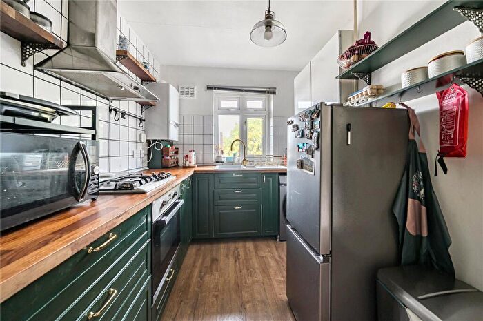 2 Bedroom Apartment For Sale In Kersington Crescent, Cowley, Oxford, OX4