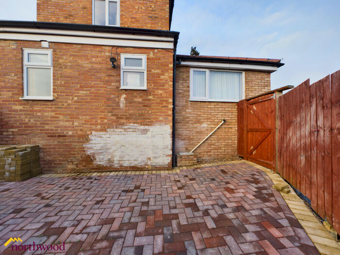 Studio To Rent In Sandford Green, Banbury, OX16