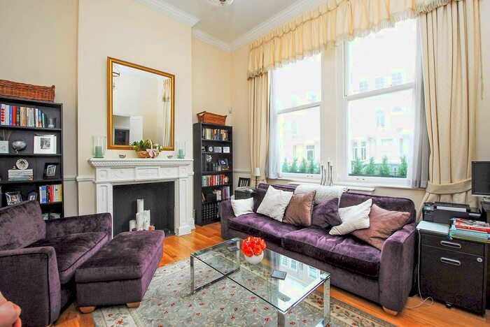 3 Bedroom Flat To Rent In Queens Gate, South Kensington, London, SW7