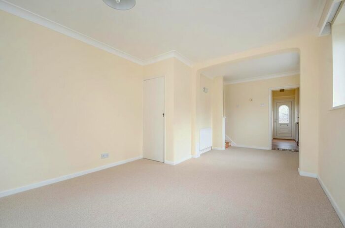 2 Bedroom Flat To Rent In Gatehouse, Ditton Road, Surbiton, KT6