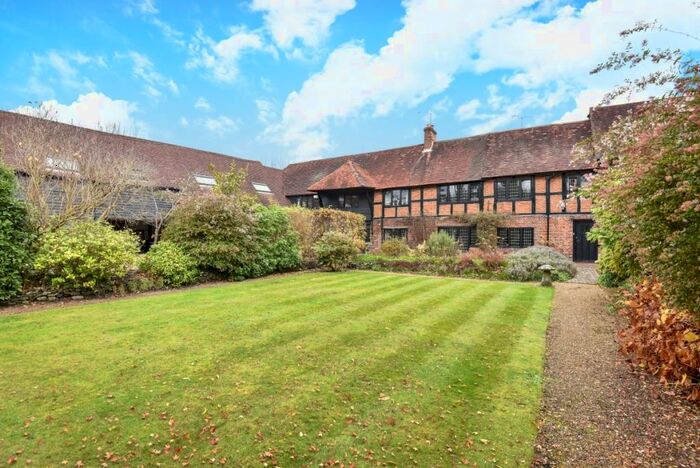 3 Bedroom Terraced House To Rent In Waverley Lane Farnham, GU9