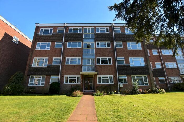 2 Bedroom Flat To Rent In Lovelace Road, Surbiton, KT6