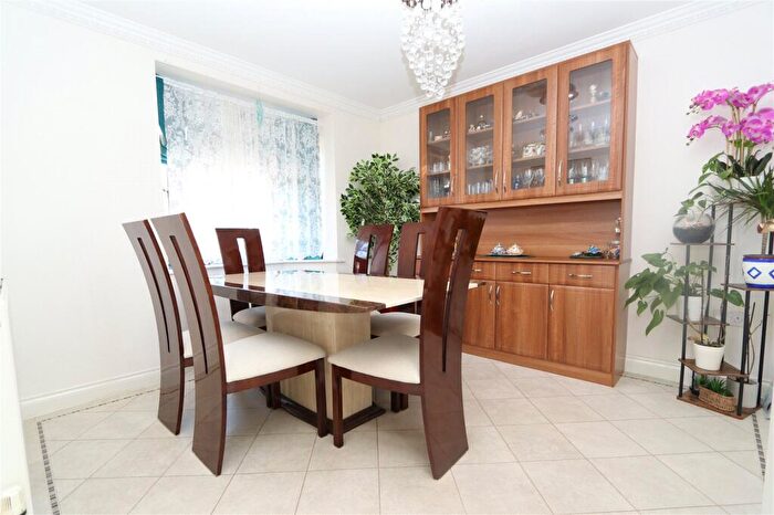 5 Bedroom Detached House For Sale In Edzell Crescent, Westcroft, MK4