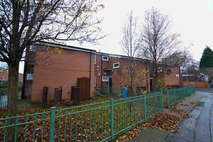 1 Bedroom Flat To Rent In Hathersage Road, Manchester, M13