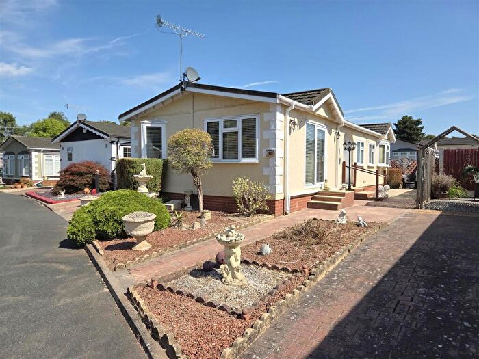 3 Bedroom Park Home For Sale In Severn Bank Park, Stourport-On-Severn, DY13
