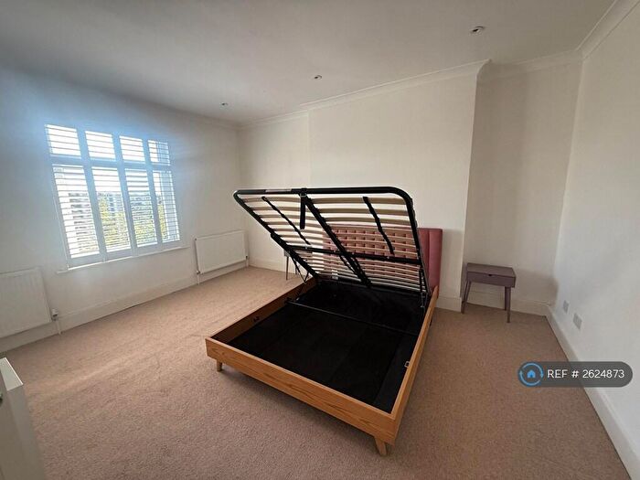 2 Bedroom Flat To Rent In Crystal Palace, London, SE19