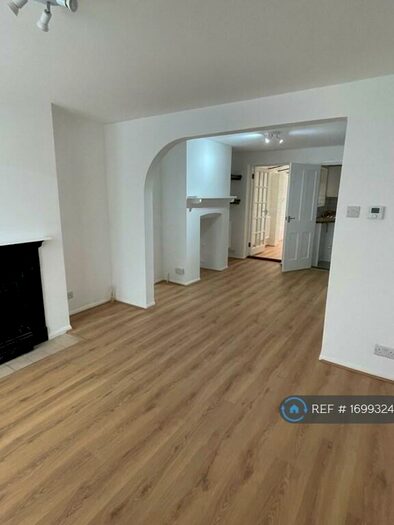 2 Bedroom Terraced House To Rent In South Place, Marlow, SL7