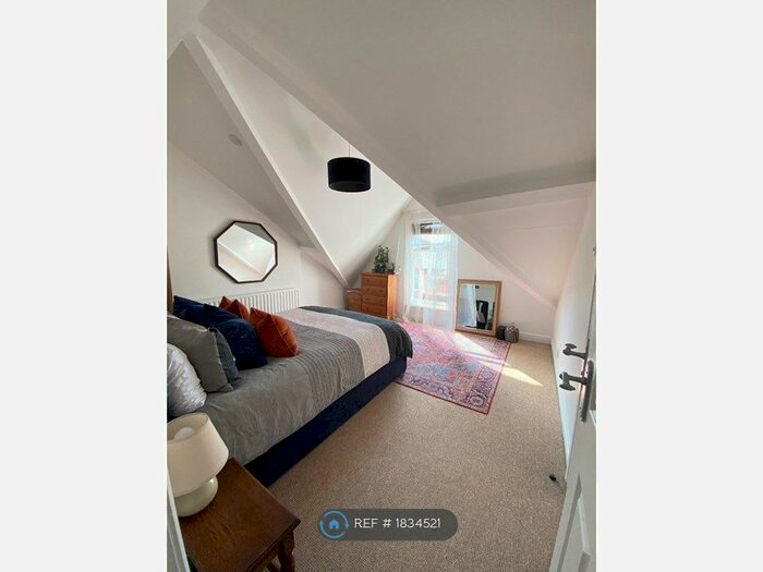 2 Bedroom Flat To Rent In Springfield Road, Altrincham, WA14