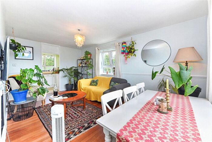 2 Bedroom Flat To Rent In St. James's Road, London, SE1