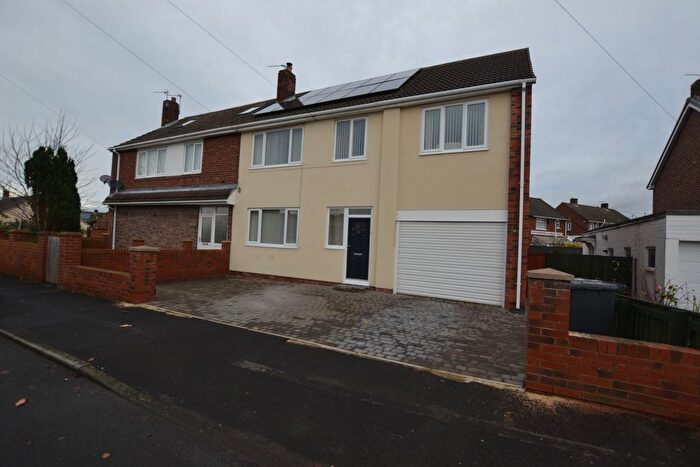 4 Bedroom Semi-Detached House To Rent In Ross Lea, Houghton Le Spring, DH4