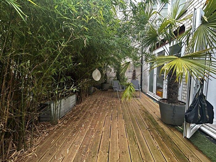 1 Bedroom Flat To Rent In Camden Road, London, N7