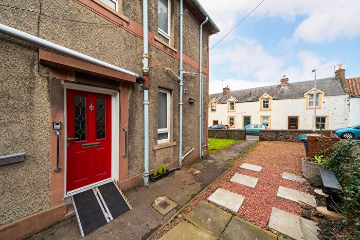 2 Bedroom Flat For Sale In Tay Street, Newburgh, KY14