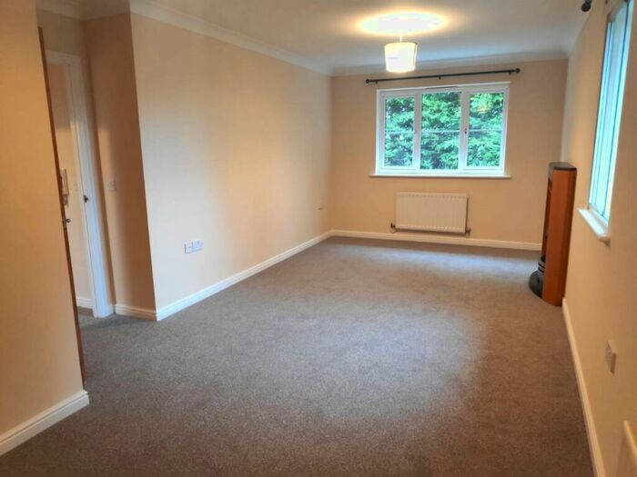 2 Bedroom Apartment To Rent In Station Approach West, Redhill, RH1