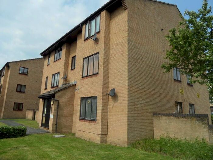 Studio To Rent In Doyle Road, London, SE25