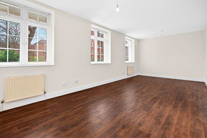 2 Bedroom Apartment To Rent In Sable Street, London, N1