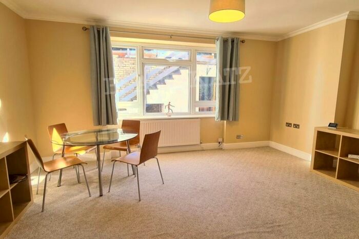 1 Bedroom Flat To Rent In Coolhurst Road, London, N8