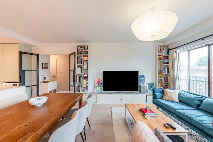 2 Bedroom Flat For Sale In Graham Street, Angel, N1