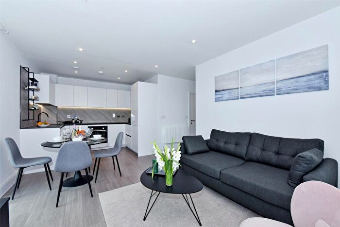 2 Bedroom Apartment To Rent In Darjeeling House, Memorial Avenue, Slough, SL1