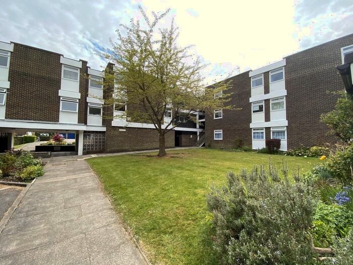 2 Bedroom Flat To Rent In Red Road, Borehamwood, WD6