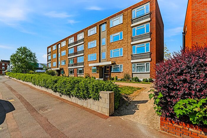 2 Bedroom Flat To Rent In London Road, Leigh-On-Sea, SS9