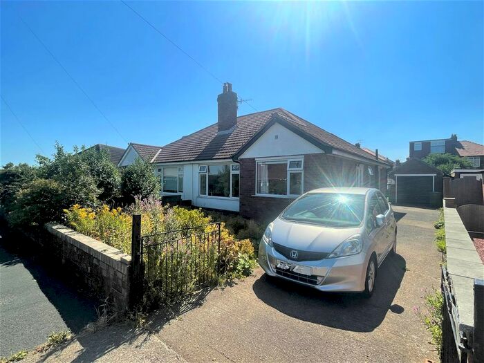 2 Bedroom SemiDetached Bungalow For Sale In The Oval, Scarborough, YO11