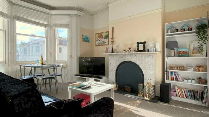 1 Bedroom Apartment To Rent In Eastern Road, BN2