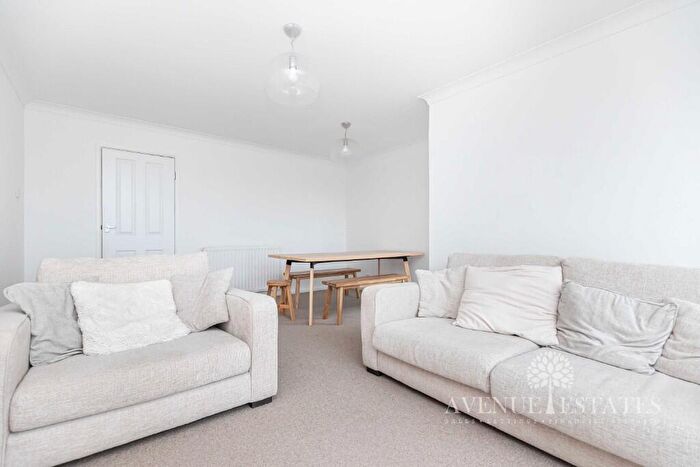 2 Bedroom Apartment For Sale In Wellington Road, Bournemouth, Dorset, BH8