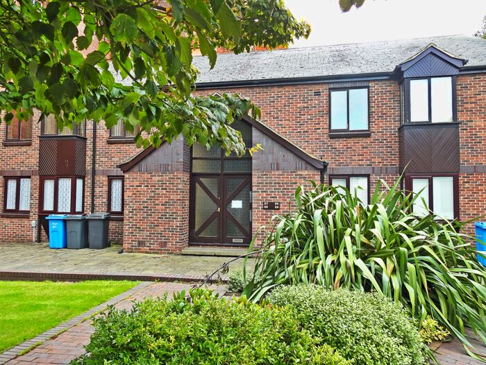 1 Bedroom Apartment To Rent In Grammar School Yard, Fish Street, HU1