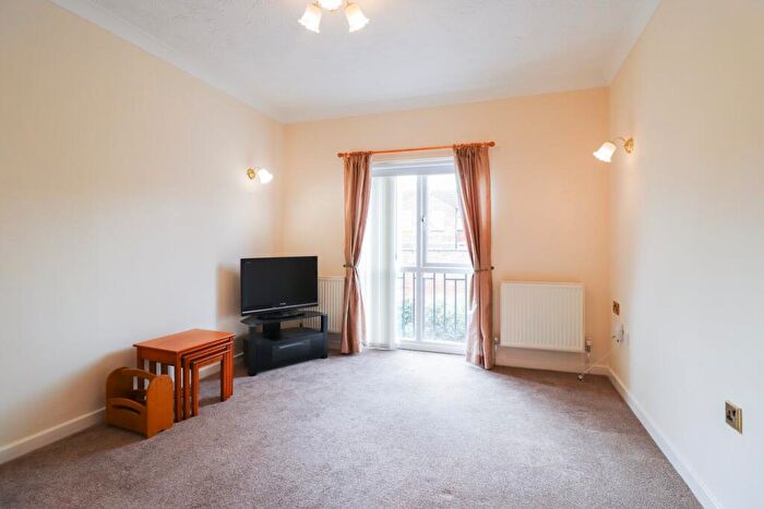 1 Bedroom Apartment To Rent In Roseholme Road, Northampton, NN1
