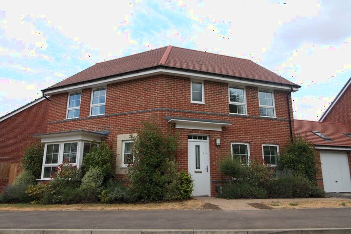 3 Bedroom Detached House To Rent In Argus Gardens, Hemel Hempstead, Hertfordshire, HP2