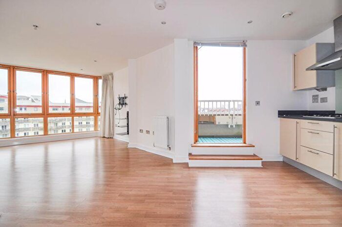 2 Bedroom Flat For Sale In The Crescent, Bristol, BS1