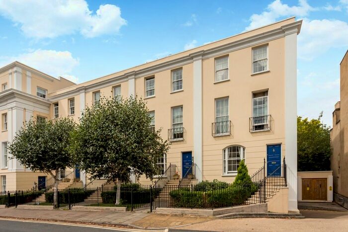 2 Bedroom Flat To Rent In Priory Street, Cheltenham, GL52