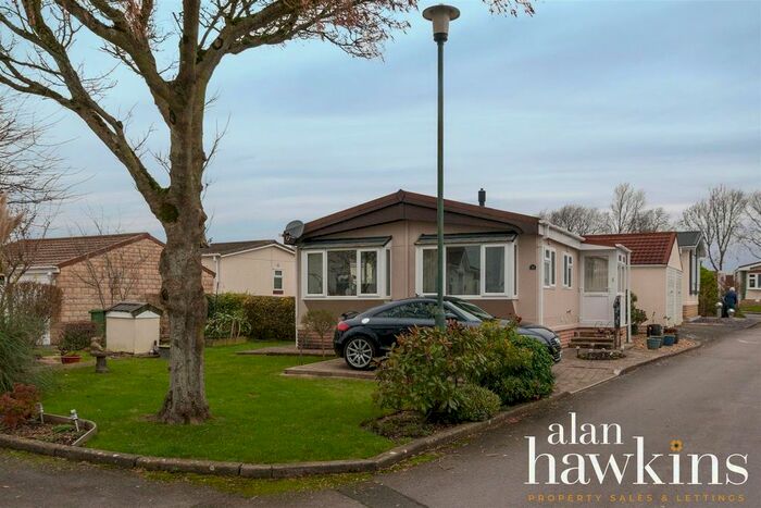 2 Bedroom Park Home For Sale In Lillybrook Estate, Lyneham, Chippenham, SN15