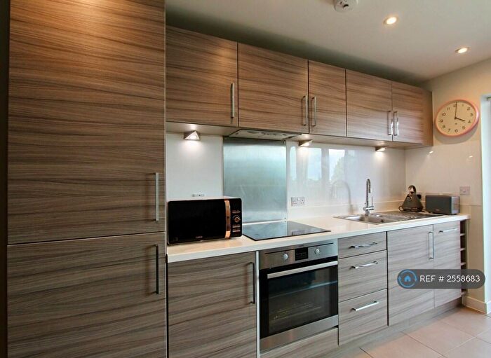 Studio To Rent In Atkins Square, London, E8