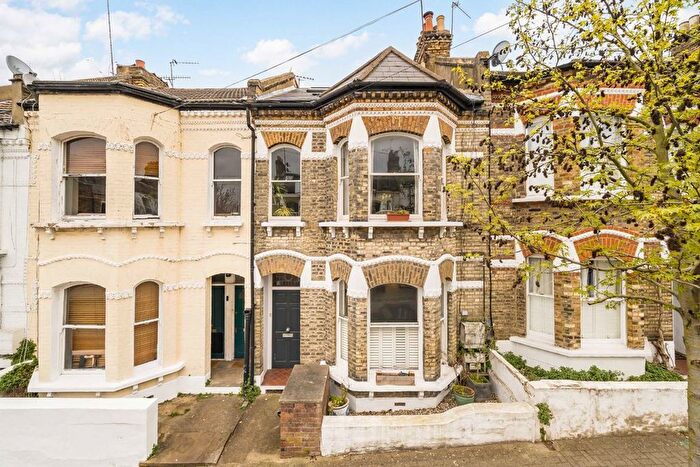 1 Bedroom Flat To Rent In Harbut Road, Clapham Junction, SW11