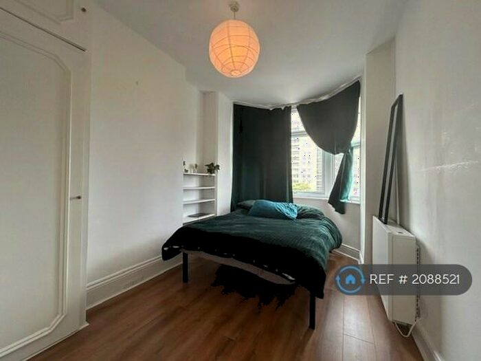 2 Bedroom Flat To Rent In Upper Rock Gardens, Brighton, BN2