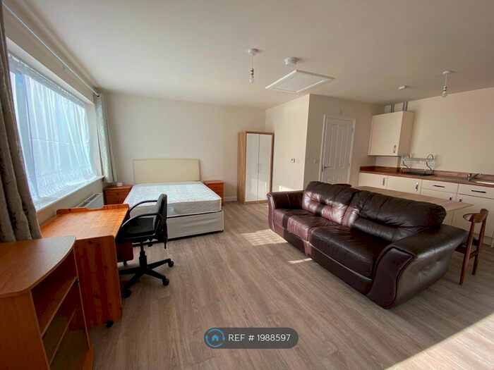 Studio To Rent In Britannia Walk, Trumpington, Cambridge, CB2