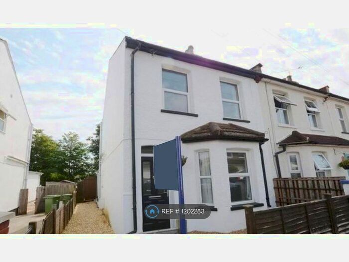 2 Bedroom End Of Terrace House To Rent In Herrett Street, Aldershot, GU12
