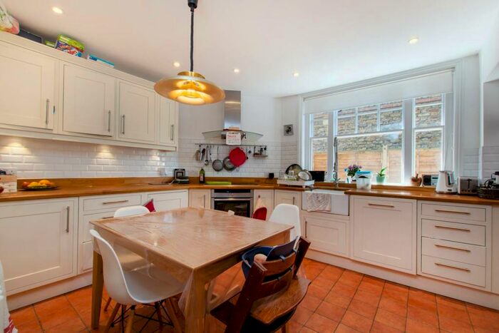 4 Bedroom Semi-Detached House To Rent In Vincent Road, Croydon, CR0