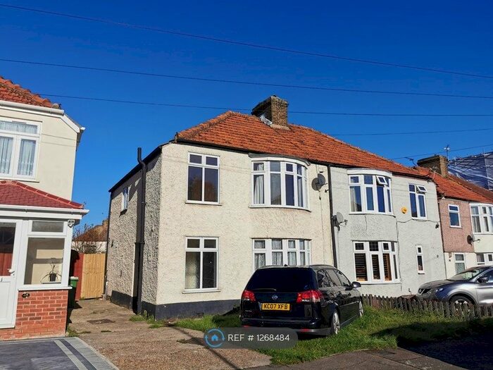 3 Bedroom Semi-Detached House To Rent In Exeter Road, Welling DA16