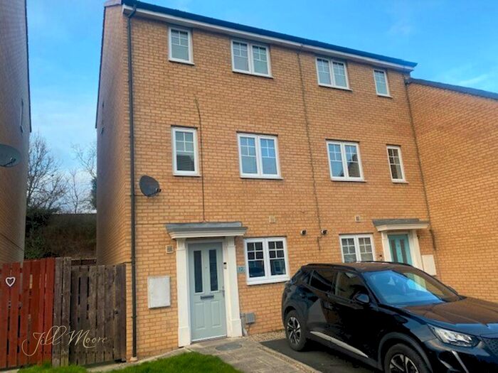 4 Bedroom Semi-Detached House To Rent In Rushmore Grange, Washington, NE38