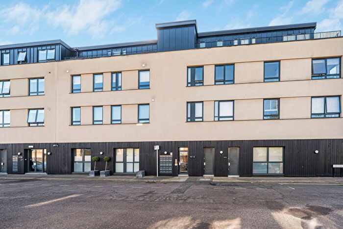 2 Bedroom Flat For Sale In Argyle House, Richmond, TW9