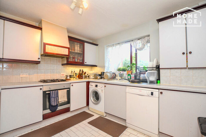 2 Bedroom Flat To Rent In Campion Close, CR0